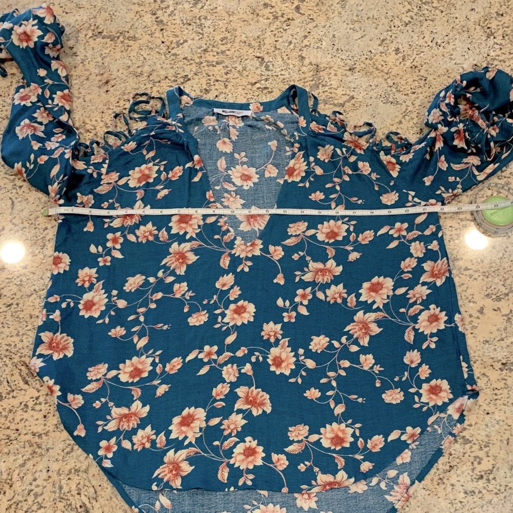 NEW, William Rast Floral Criss Cross Detail Shoulder - Picture 3 of 8